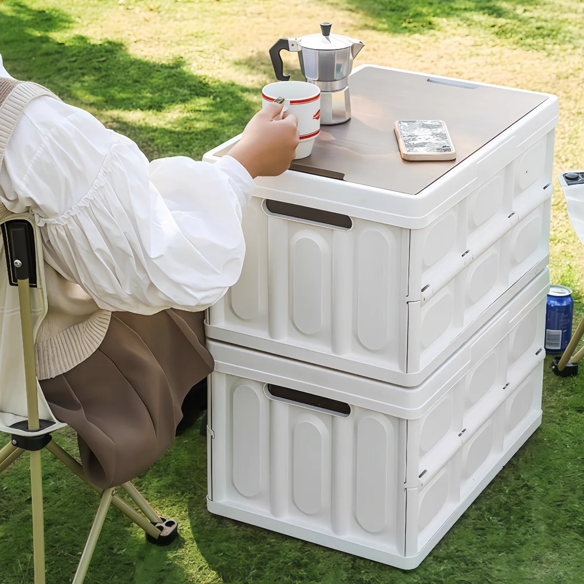 木製天板付きのCRAFT WORKSコンテナを2個重ねて使うメーカー掲載写真